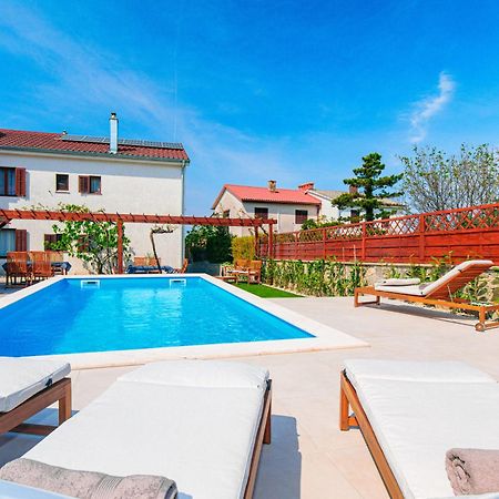 Home Away From Home With A Heated Pool Punat Exterior foto