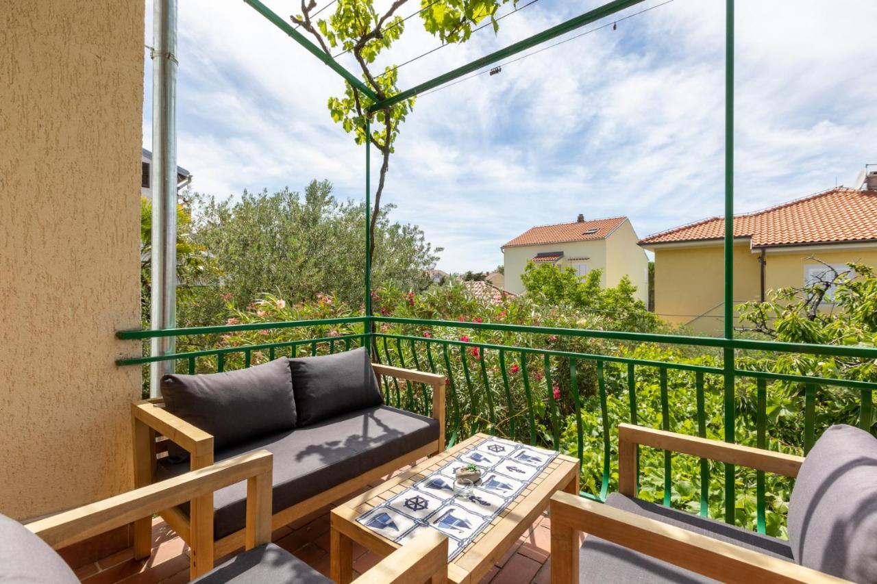 Home Away From Home With A Heated Pool Punat Exterior foto