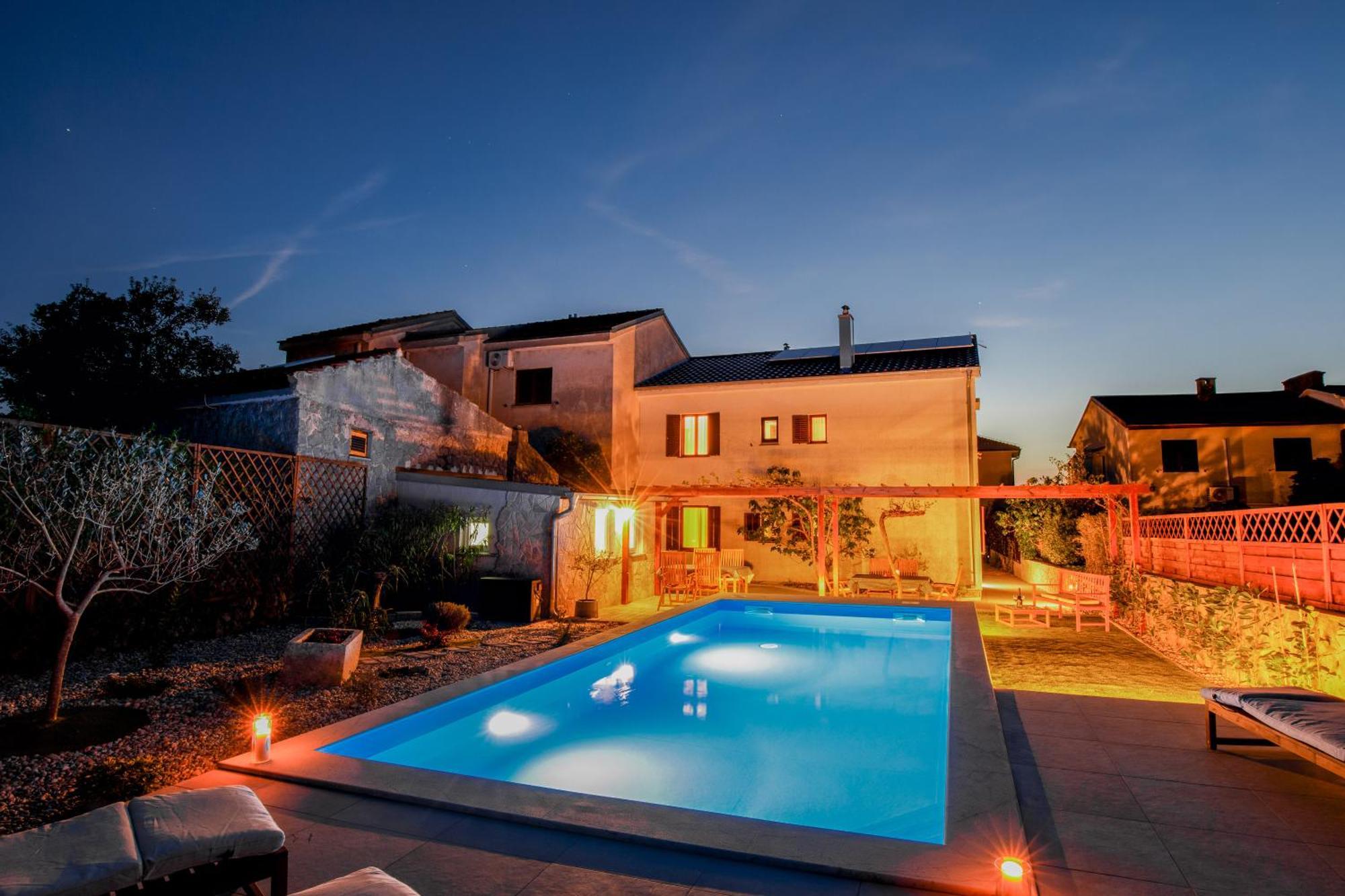 Home Away From Home With A Heated Pool Punat Exterior foto
