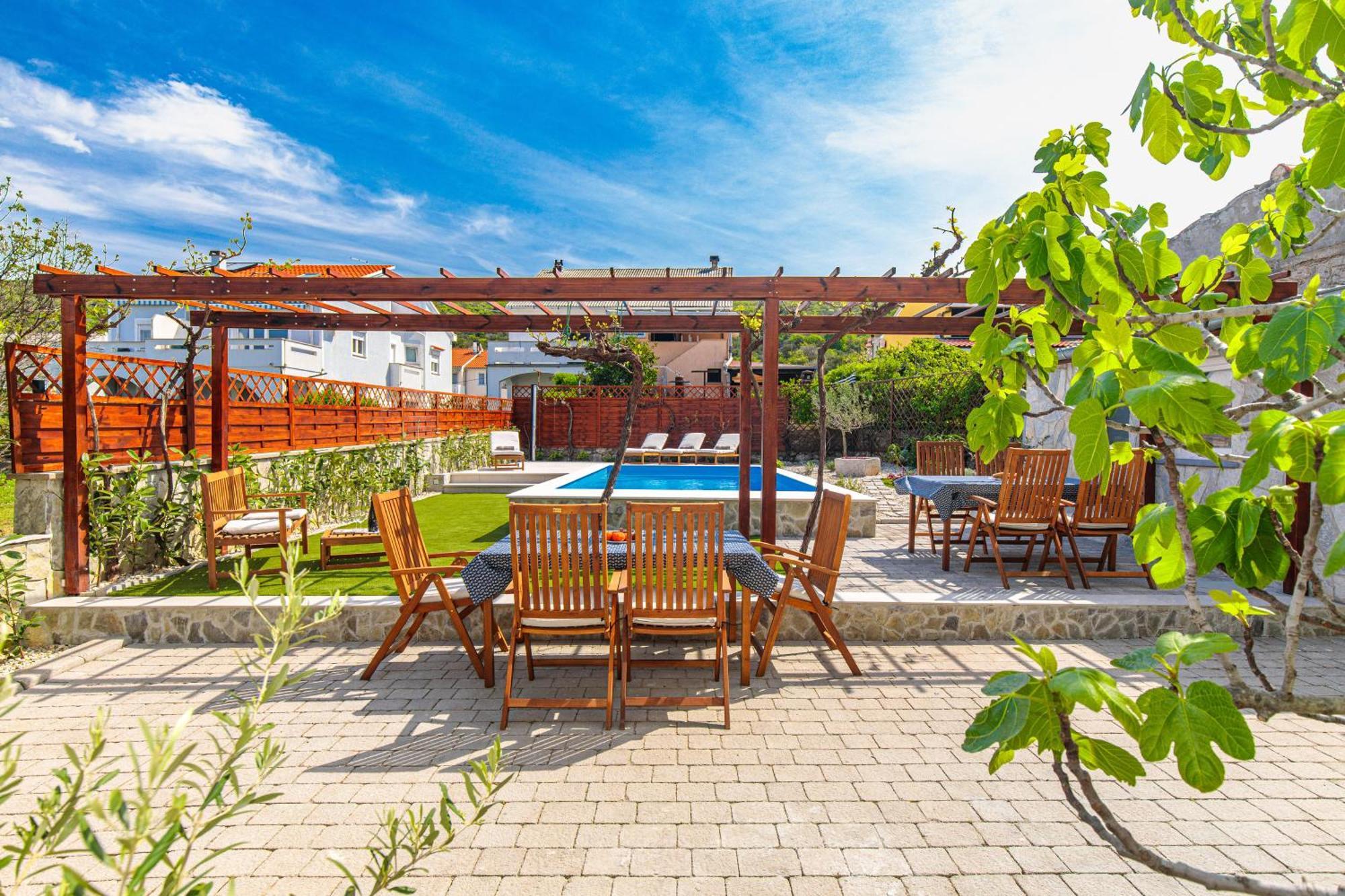 Home Away From Home With A Heated Pool Punat Exterior foto